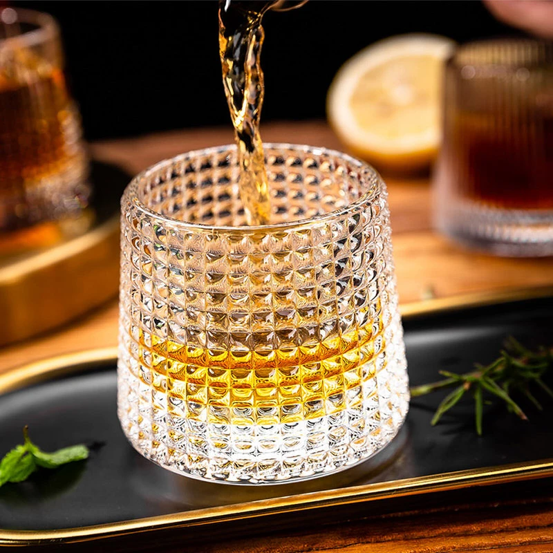 لیوان چرخشی دلی