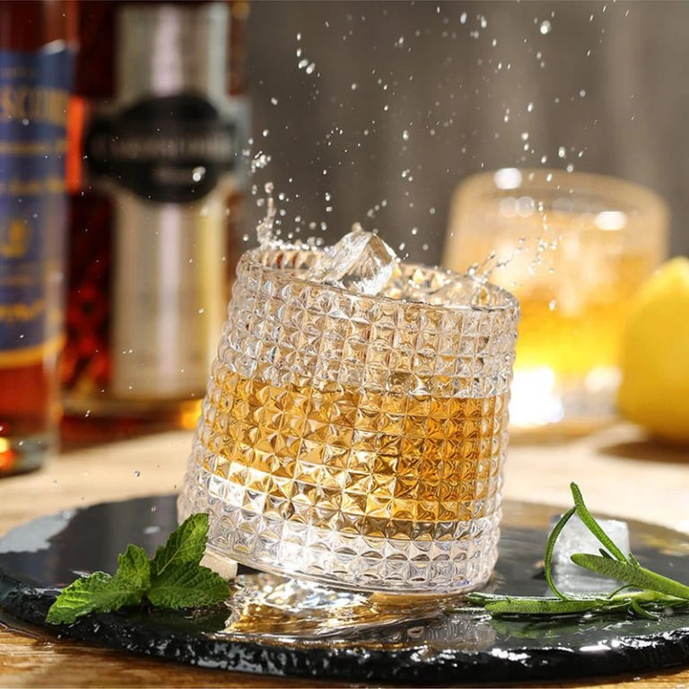 لیوان چرخشی دلی